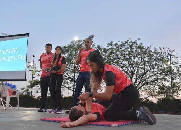 Realizaron capacitación de RCP en la costanera de Posadas