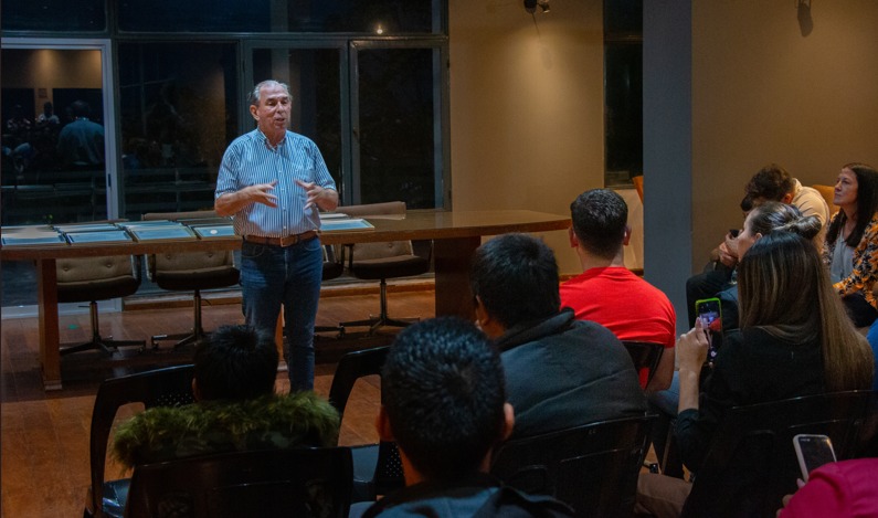 Stelatto participó en la entrega de reconocimientos a entrenadores de escuelitas de fútbol