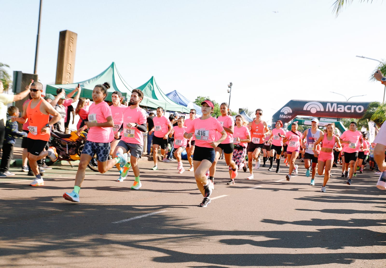 La Carrera Rosa convocó a más de 400 competidores en El Brete