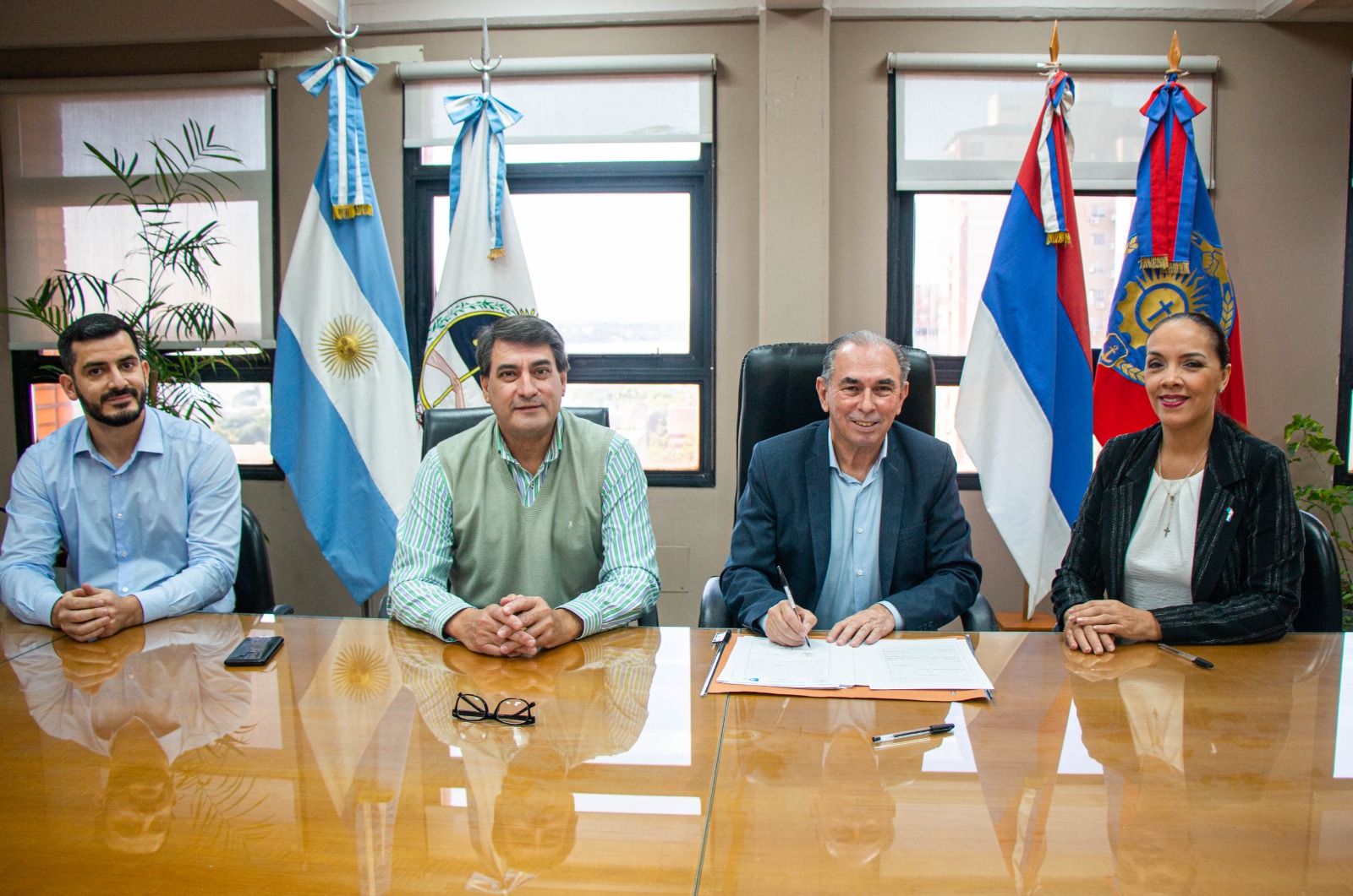 Posadas: Stelatto y Dib firmaron el traspaso de terrenos al CGE para la creación de un Centro