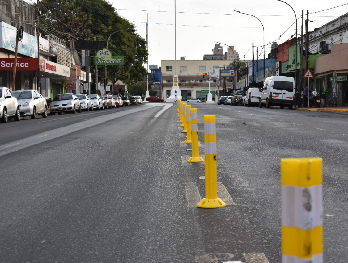 Instalan separadores viales sobre la avenida Uruguay